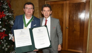 Carlos Mario Zuluaga Gómez recibió el Escudo de Antioquia, en Categoría Oro