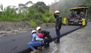 Reinició vaciado de asfalto sobre 8.6 kilómetros de vía entre Granada y San Carlos