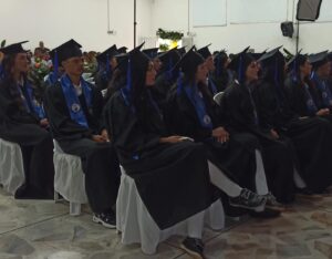 Promoción 2024: 97 jóvenes recibieron su diploma de bachilleres