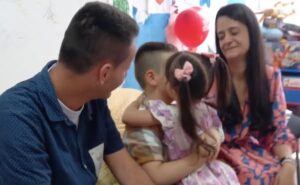 La adopción es un acto de amor en el que se da una familia a quien no la tiene (Papa Francisco)