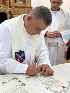 El padre Luis Ignacio Acevedo asumió como nuevo director de la emisora Granada Stereo.