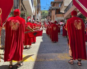 Un Homenaje a las bandas marciales granadinas que le dan altura a cada una de las celebraciones.