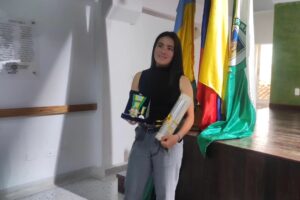 La ciclista Elizabeth Castaño recibió la medalla al mérito Padre Clemente Giraldo.