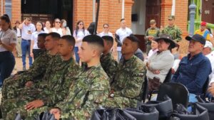 La alcaldía municipal hizo entrega de dotación de botas al Batallón Especial Energético y Vial No. 7