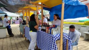 35 emprendedores participaron de la Feria Ruta de Oportunidades.